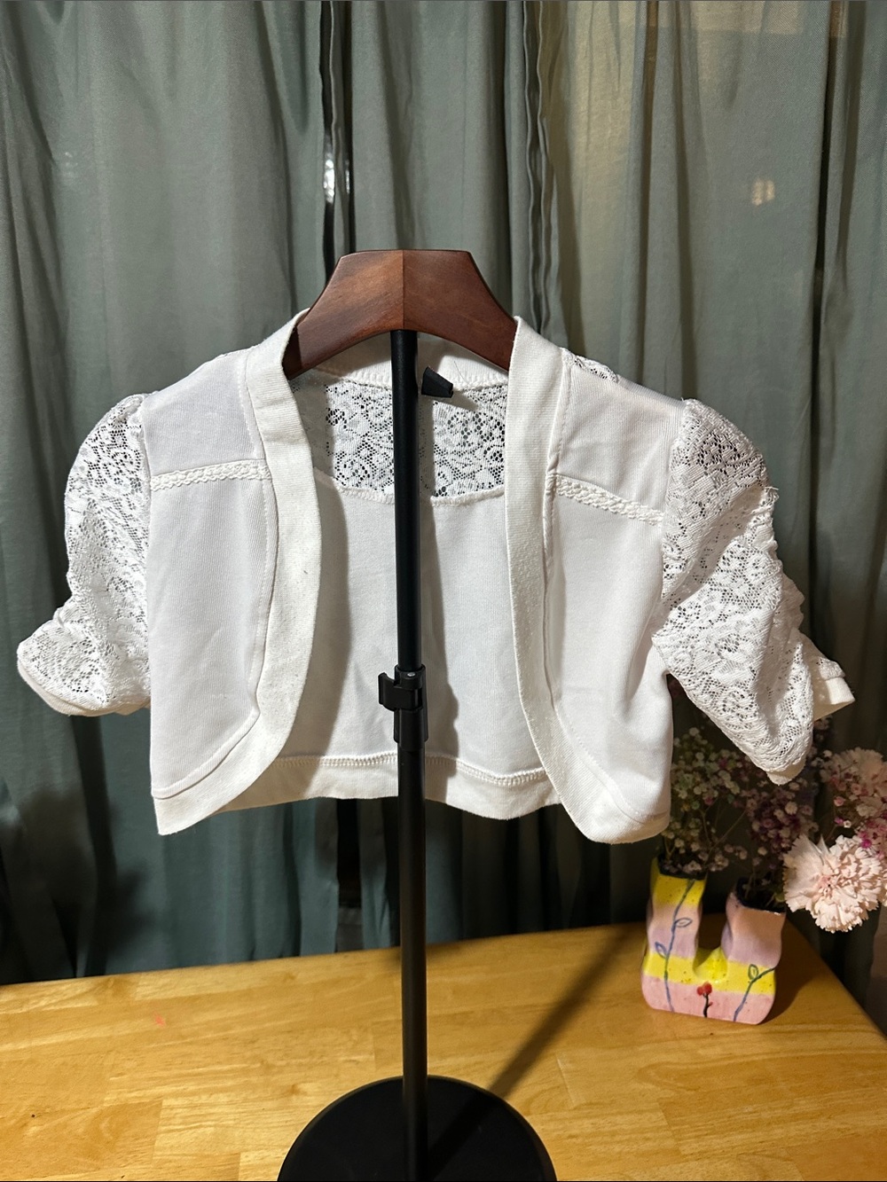 🎉Girls' White Lace-Sleeve Cropped Cardigan Bolero. A108